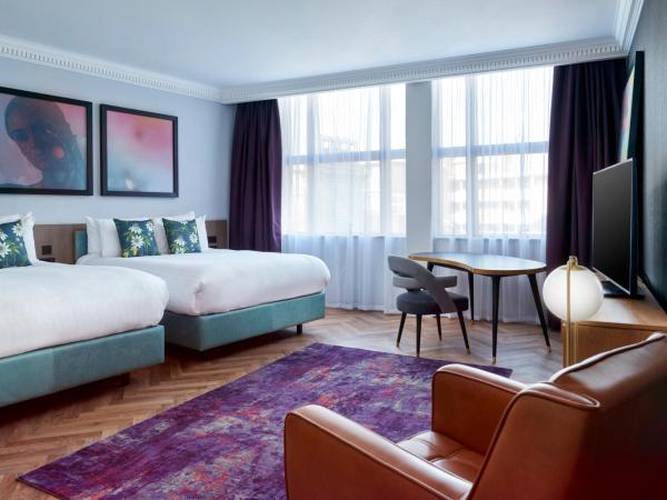 NYX Hotel London Holborn by Leonardo Hotels : photo 1 de la chambre chambre exécutive avec 2 lits king-size