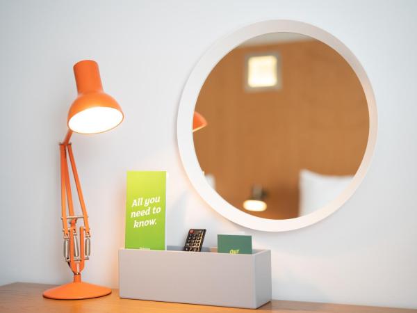 Holiday Inn Bournemouth, an IHG Hotel : photo 10 de la chambre chambre standard lit queen-size