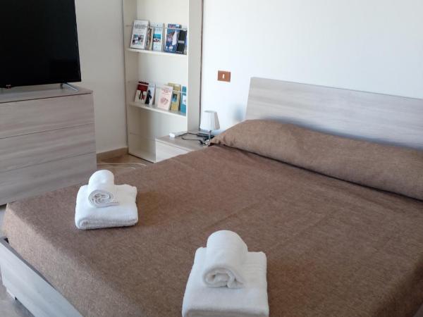 Flamingo Guest House- Rooms : photo 4 de la chambre chambre lit king-size - vue sur jardin