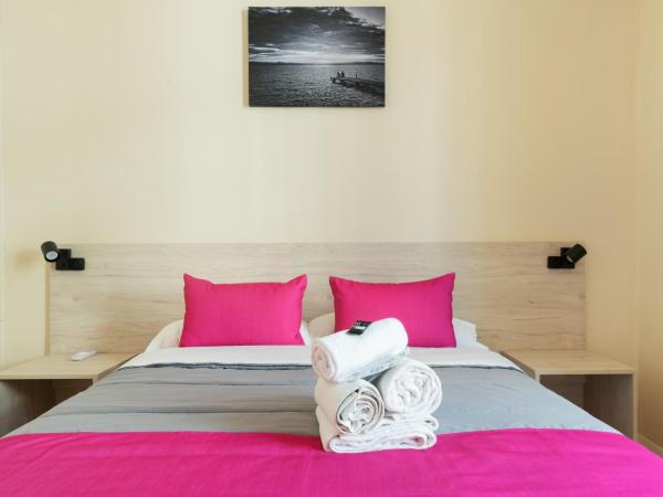 Red Nest Hostel : photo 3 de la chambre chambre double avec salle de bains commune