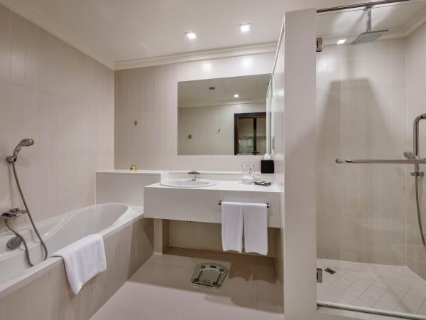 Millennium Airport Hotel Dubai : photo 4 de la chambre superior twin room, complimentary shuttle to dxb airport terminal 1 & 3