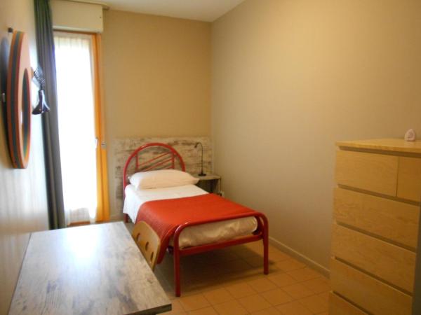 Ostello Torino : photo 4 de la chambre chambre simple avec salle de bains commune