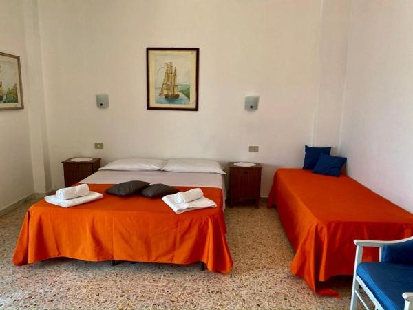 Camere Il Leone : photo 2 de la chambre chambre triple - vue sur mer