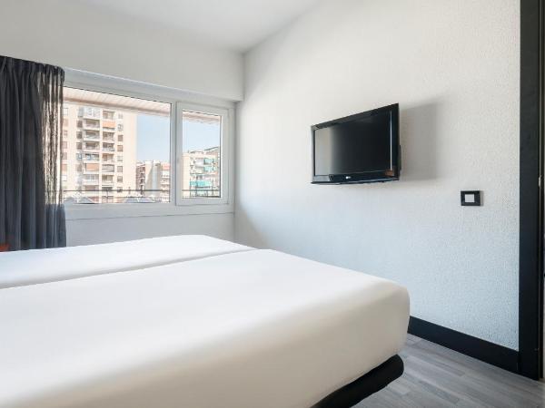 Ilunion Romareda : photo 5 de la chambre chambre triple