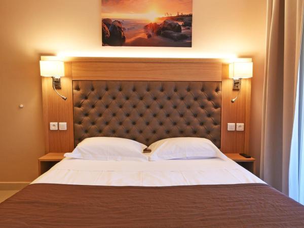 Hotel Tettola : photo 1 de la chambre chambre double avec balcon - vue sur rue