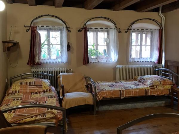 Hostelskippy : photo 5 de la chambre chambre quadruple avec salle de bains commune