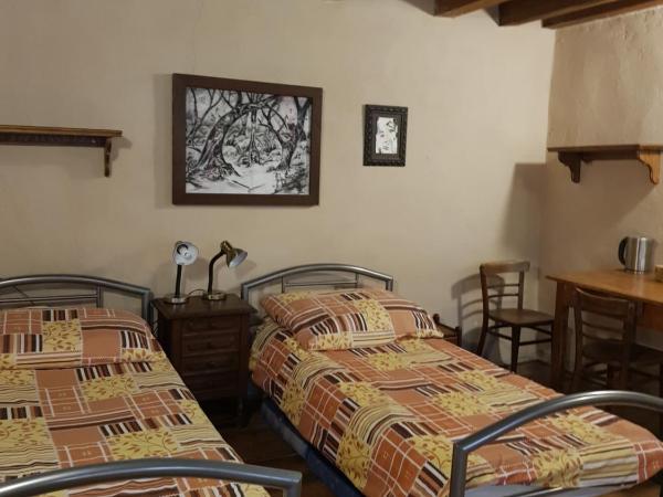 Hostelskippy : photo 4 de la chambre chambre quadruple avec salle de bains commune