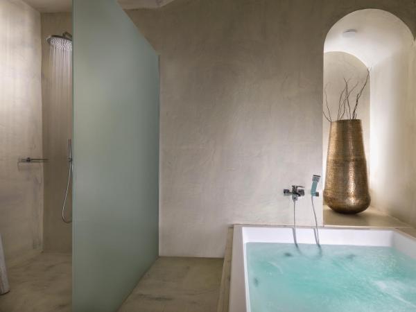 Mythical Blue Luxury Suites : photo 7 de la chambre suite troglodyte exécutive avec jacuzzi chauffé