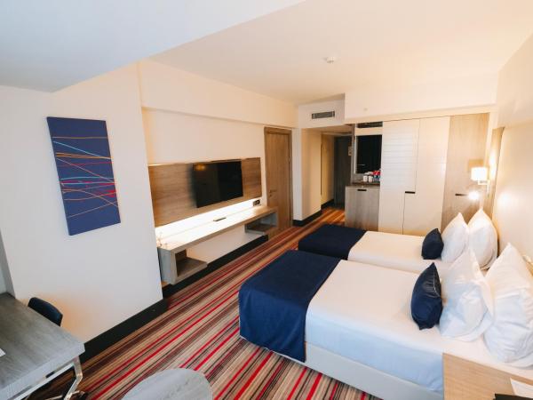 Ramada Plaza By Wyndham Izmir : photo 8 de la chambre chambre lit queen-size deluxe