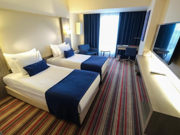 Ramada Plaza By Wyndham Izmir : photo 9 de la chambre chambre lit queen-size deluxe