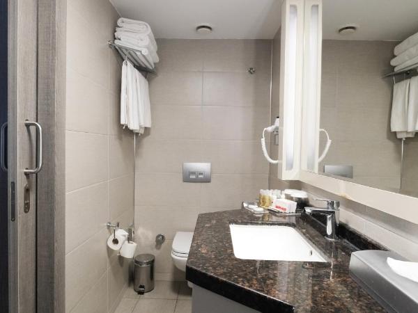 Ramada Plaza By Wyndham Izmir : photo 10 de la chambre chambre lit queen-size deluxe