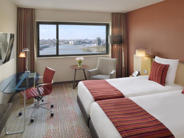 Mövenpick Hotel Amsterdam City Centre : photo 5 de la chambre chambre lits jumeaux exécutive avec vue