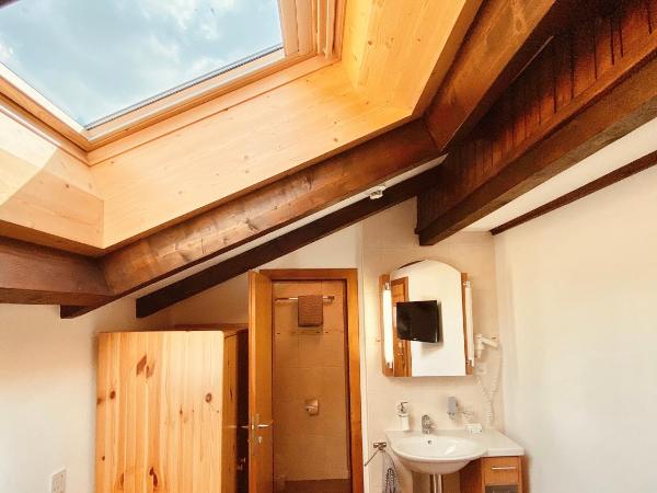 Hotel Capricorn : photo 2 de la chambre chambre simple Économique avec fenêtre de toit