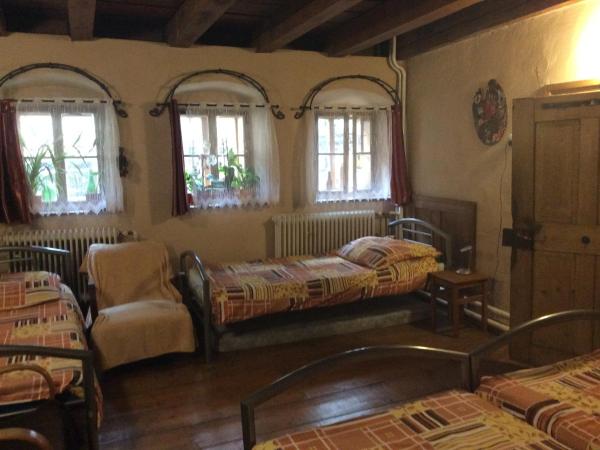 Hostelskippy : photo 2 de la chambre chambre quadruple avec salle de bains commune
