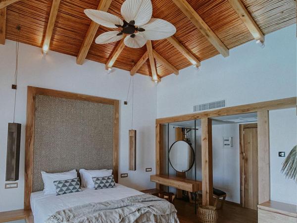 Stella Island Luxury Resort & Spa (Adults Only) : photo 3 de la chambre grand bungalow sur pilotis avec jacuzzi extérieur