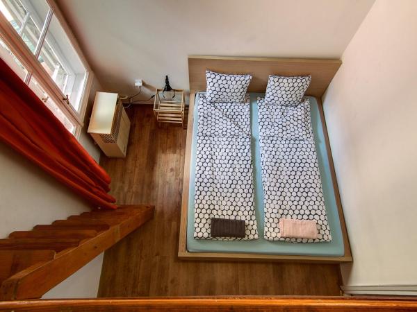 Pal's Hostel and Apartments : photo 3 de la chambre chambre double avec salle de bains commune