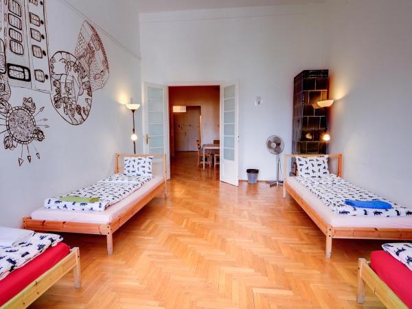 Pal's Hostel and Apartments : photo 1 de la chambre appartement familial