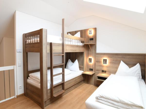 WESTSIDE Hotel : photo 2 de la chambre studio avec mezzanine