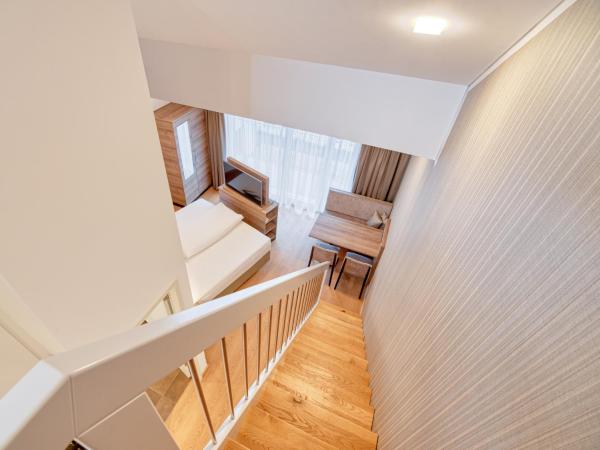 WESTSIDE Hotel : photo 9 de la chambre studio avec mezzanine