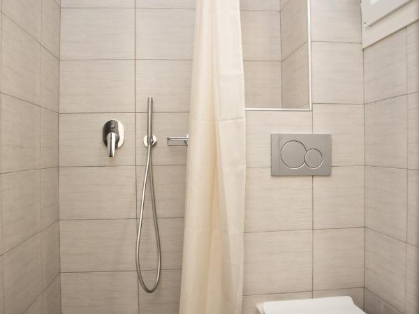 Villa Stella : photo 2 de la chambre chambre triple avec balcon