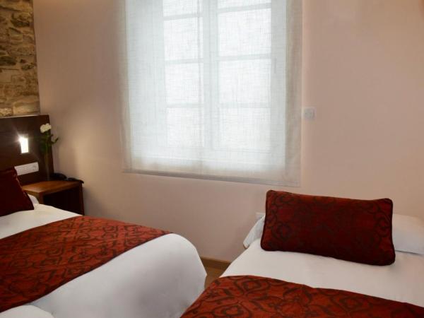 Mapoula PR Boutique : photo 2 de la chambre chambre double avec lit d'appoint