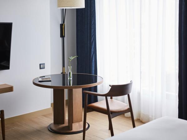 Montien Hotel Surawong Bangkok : photo 2 de la chambre chambre lit king-size premier