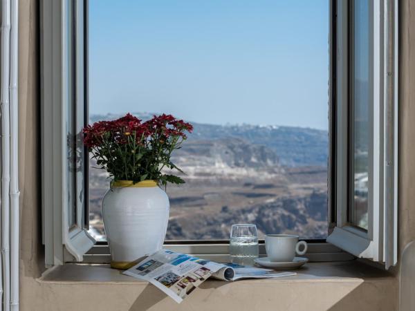 Mythical Blue Luxury Suites : photo 6 de la chambre suite senior avec petite piscine extérieure chauffée et jacuzzi intérieur chauffé