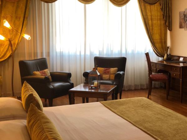 Hotel Leopardi : photo 3 de la chambre suite junior avec baignoire spa