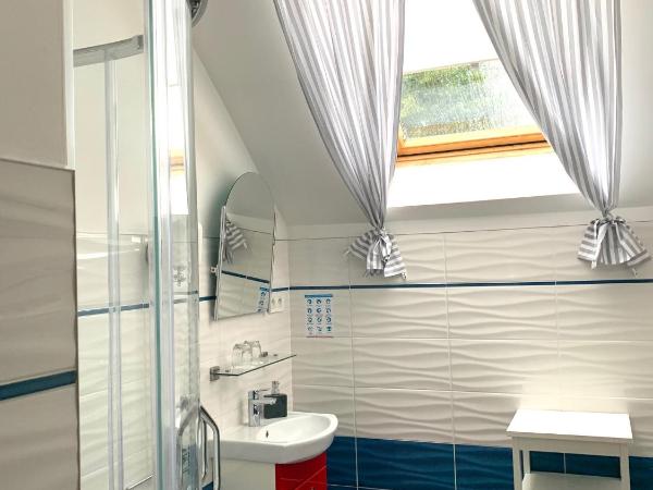 Willa 4 Pory Roku & Uznam : photo 8 de la chambre chambre double deluxe avec balcon