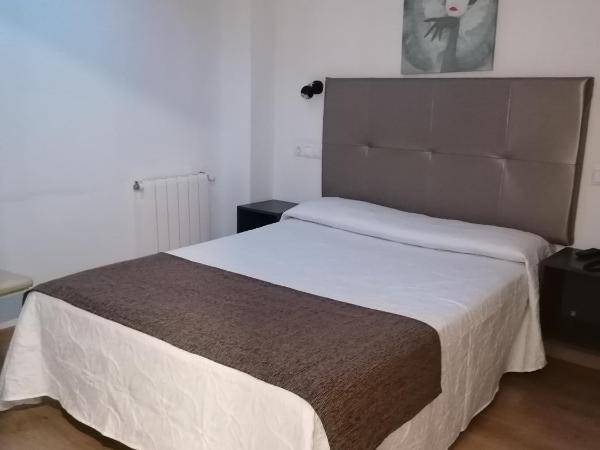 Hostal Adelia : photo 1 de la chambre chambre double ou lits jumeaux