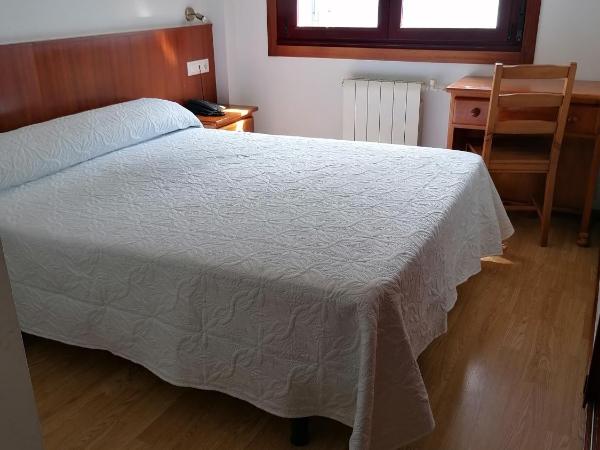 Hostal Adelia : photo 4 de la chambre chambre double ou lits jumeaux