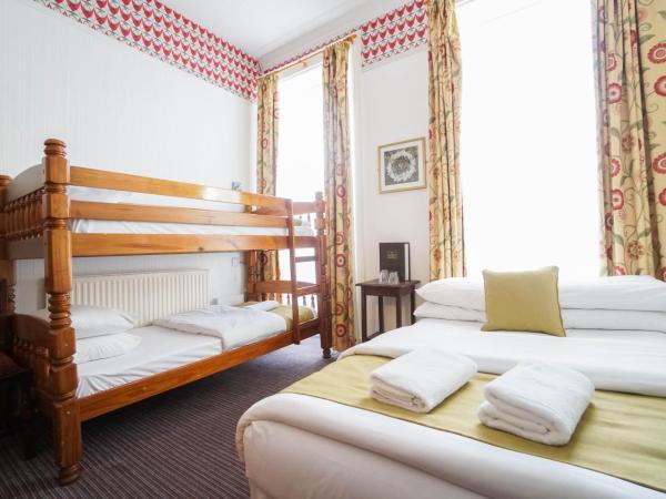 St Athans Hotel : photo 1 de la chambre chambre quadruple avec salle de bains privative