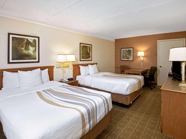 La Quinta Inn by Wyndham San Antonio Market Square : photo 3 de la chambre chambre standard avec 2 lits doubles