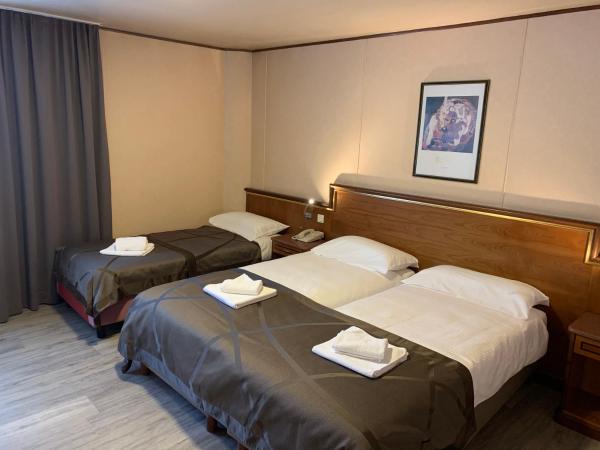 Hotel Neue Post I self check-in : photo 2 de la chambre chambre triple