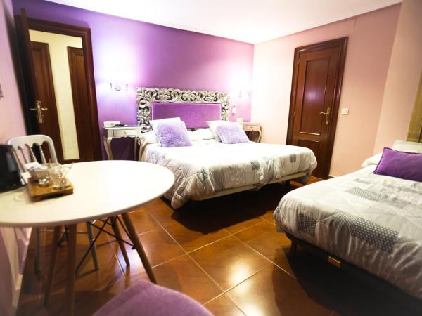 Hostal Goya Suites : photo 2 de la chambre chambre triple