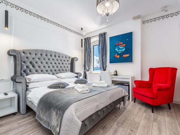 Galeria Valeria Seaside Downtown - MAG Quaint & Elegant Boutique Hotels : photo 1 de la chambre chambre deluxe - vue partielle sur mer et promenade