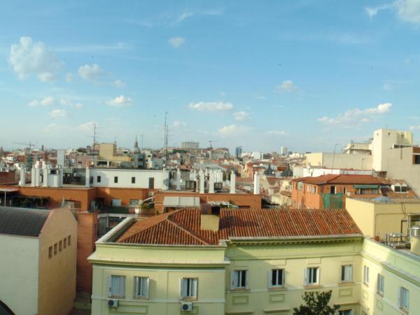 Hostal Santillan : photo 5 de la chambre chambre double avec lit d'appoint