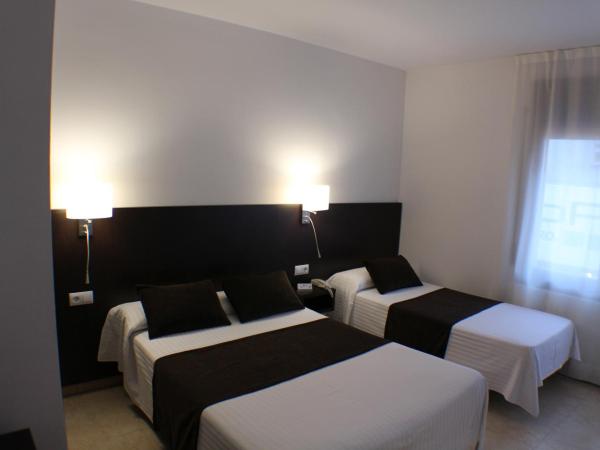 Hotel Marfany : photo 4 de la chambre chambre triple