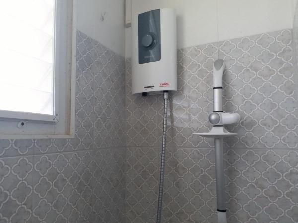 DD Garden Apartment 2 : photo 10 de la chambre chambre lit king-size - vue sur jardin