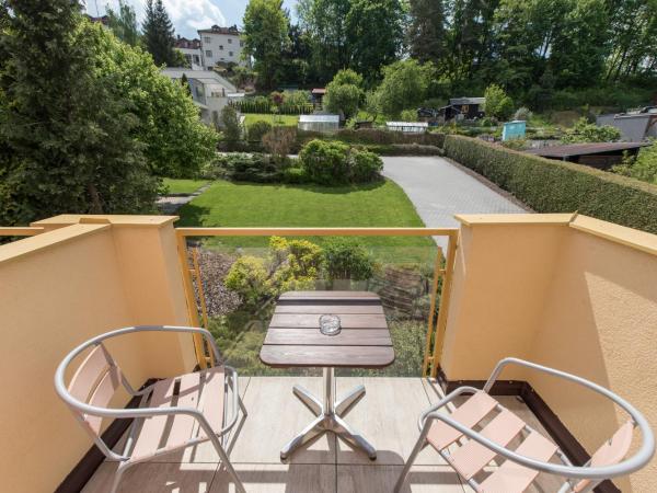 Hotel Garni Pod Skalkou : photo 7 de la chambre chambre double avec balcon ou terrasse 