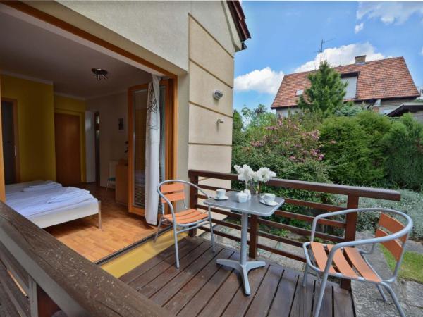 Hotel Garni Pod Skalkou : photo 2 de la chambre chambre double avec terrasse