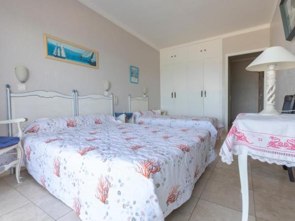 Hôtel Les Alizés : photo 2 de la chambre chambre triple - vue sur mer