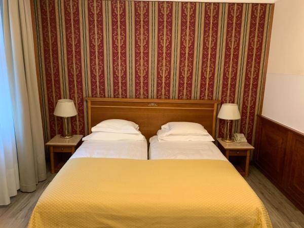 Hotel Neue Post I self check-in : photo 2 de la chambre chambre lits jumeaux confort