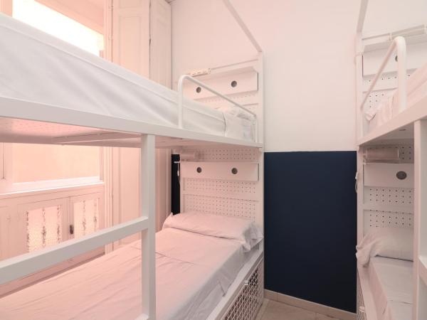 Feel Hostels City Center : photo 3 de la chambre lit dans dortoir de 8 lits 
