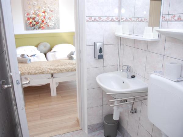 B&B Sea Joy Rovinj 1 : photo 5 de la chambre chambre lits jumeaux deluxe - vue sur mer