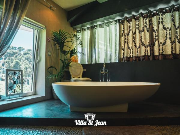 Villa St Jean SUITE Romantique : photo 10 de la chambre suite lit queen-size deluxe