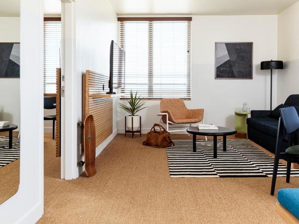 Hotel June West LA, a Member of Design Hotels : photo 9 de la chambre appartement suite 1 chambre lit king-size - vue sur ville