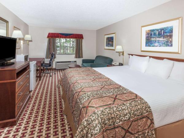 Baymont by Wyndham Smyrna : photo 1 de la chambre chambre lit king-size - non-fumeurs