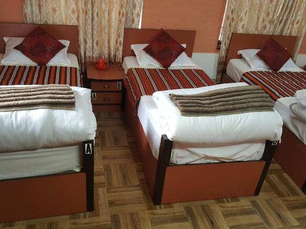 BnB Royal Tourist House : photo 10 de la chambre chambre quadruple avec salle de bains privative