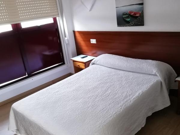 Hostal Adelia : photo 5 de la chambre chambre double ou lits jumeaux